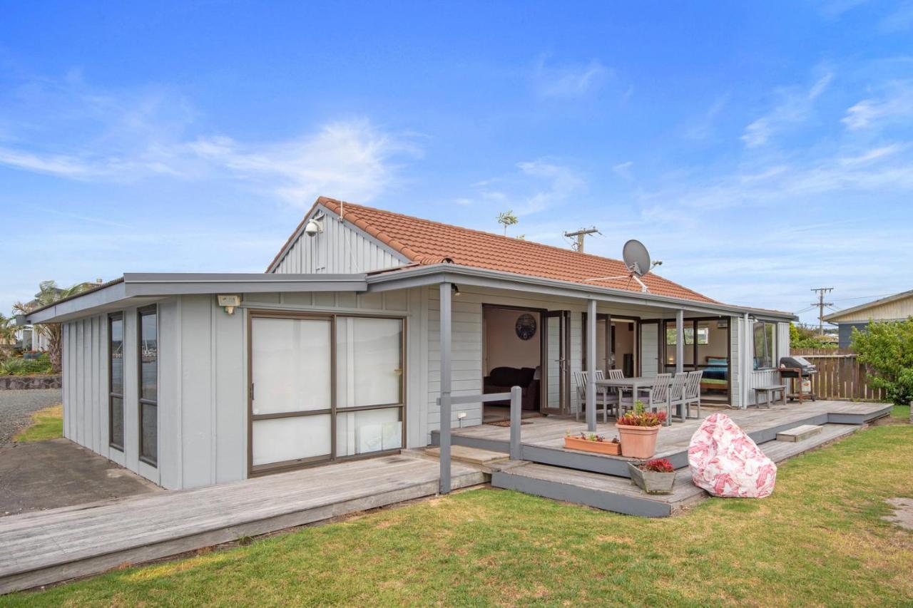 The Sunrise Bach - One Tree Point Holiday Home Exterior photo