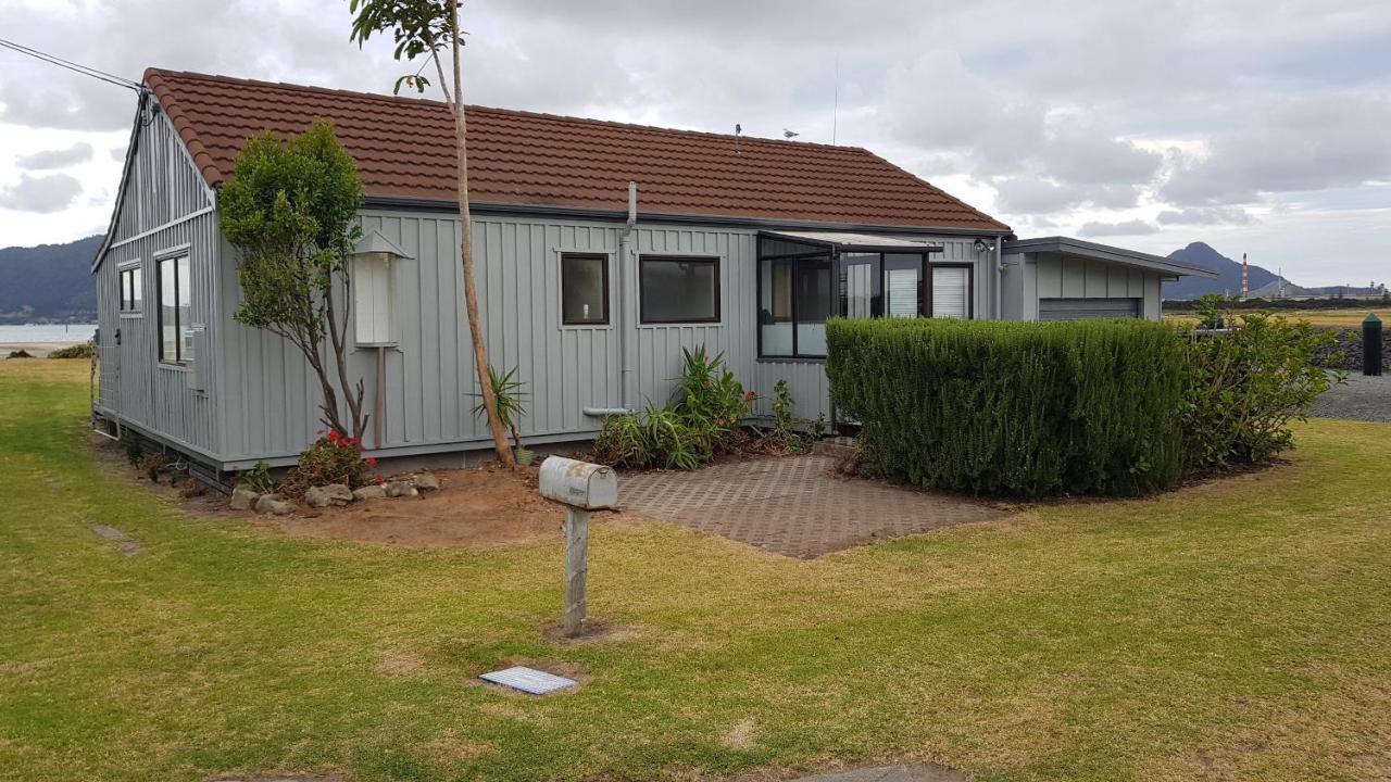 The Sunrise Bach - One Tree Point Holiday Home Exterior photo